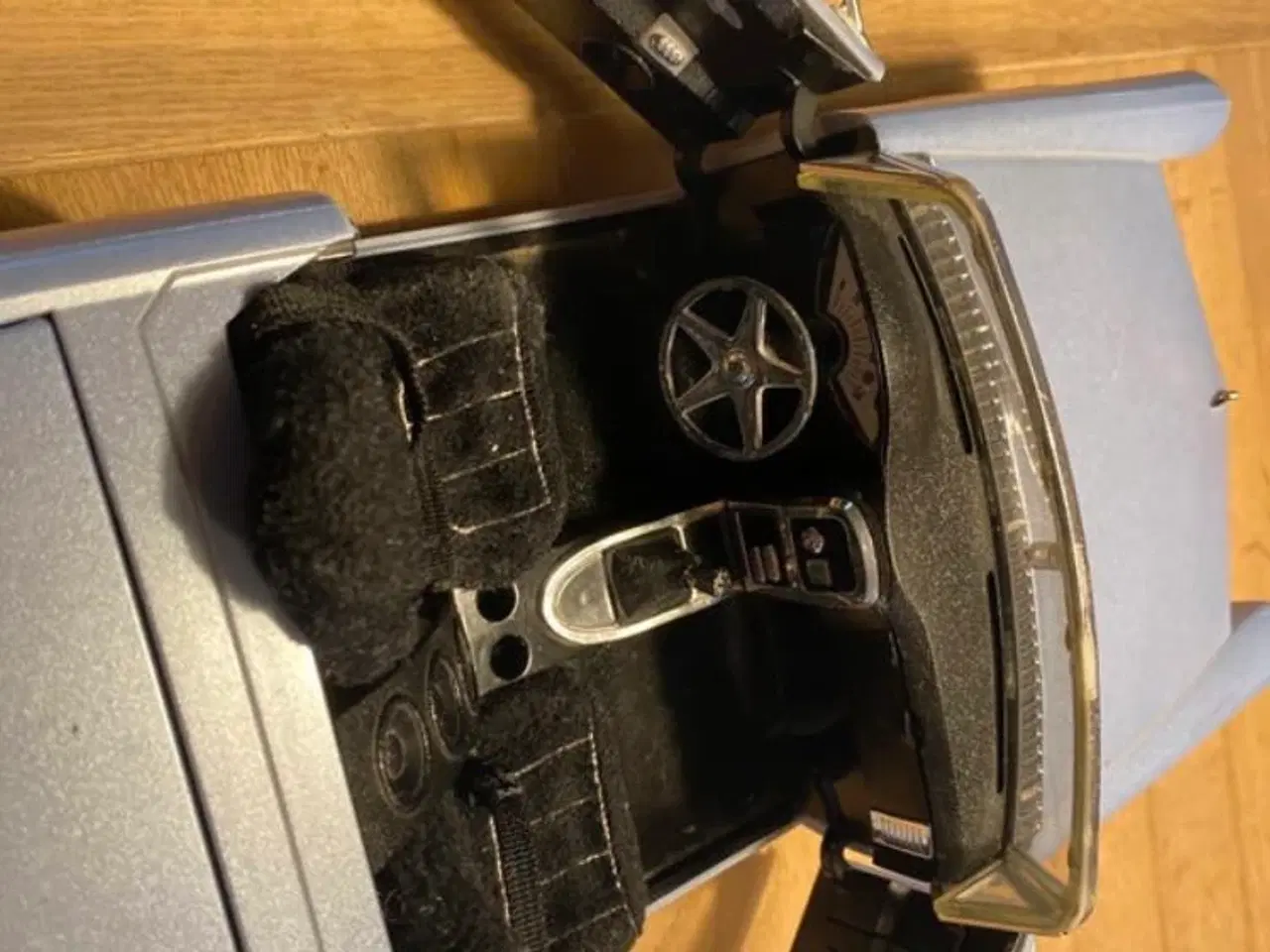 Billede 5 - Bratz bil med radio