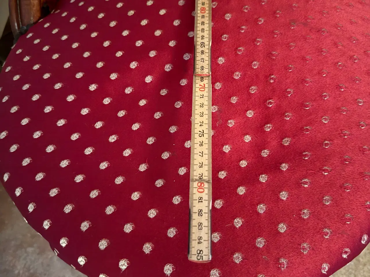 Billede 4 - Antik Rød Polstret Chaise Longue med Træramme