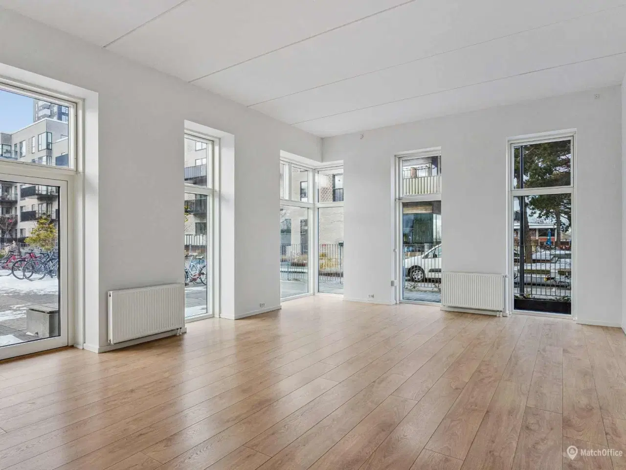 Billede 2 - Velbeliggende og lyst butikslokale på Amager Strandvej