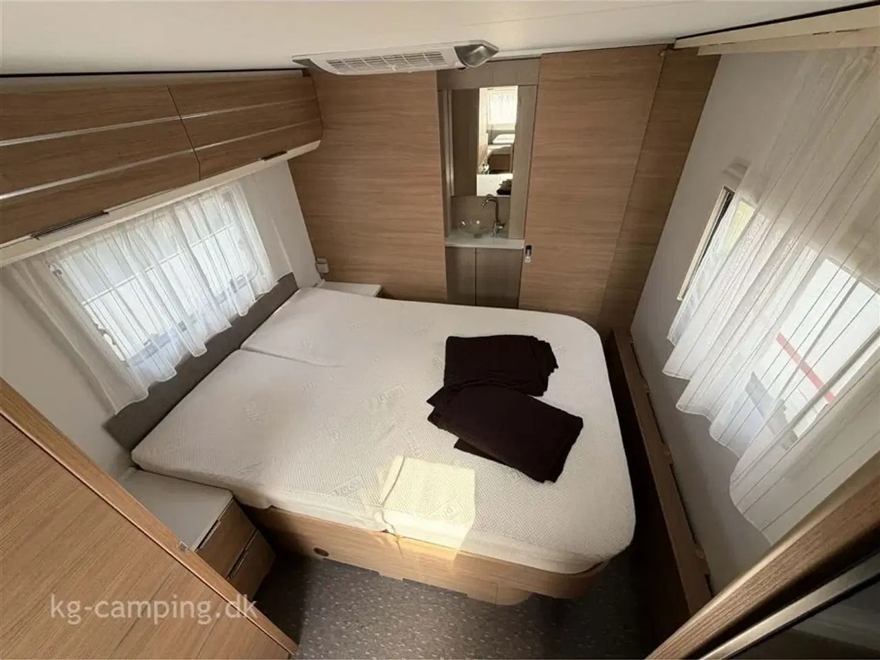 Billede 3 - 2020 - Adria Adora 613 UT Fritstående dobbeltseng, Sunshine Plus, Mover, Klima anlæg.