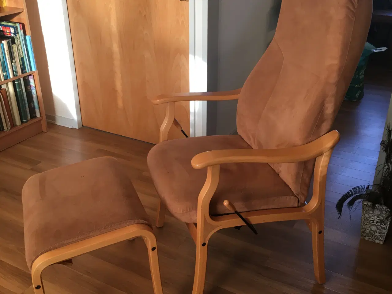 Billede 2 - Behagelig hvile/relax-stol med fodskammel