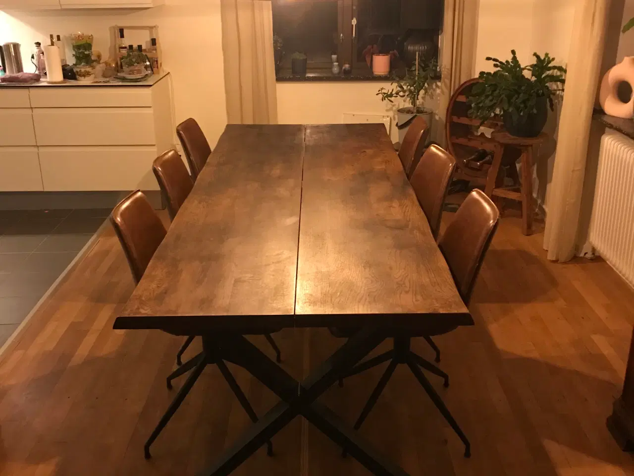 Billede 3 - Spisebord i massiv egetræesplanker