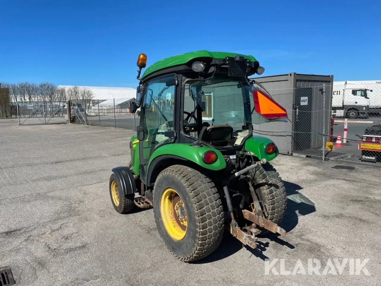 Billede 7 - Traktor med kost John Deere 3720