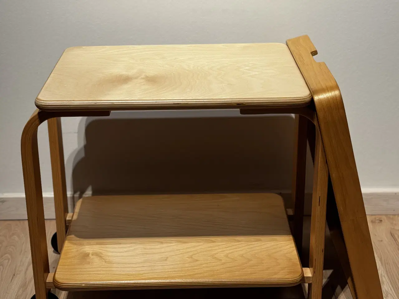 Billede 6 - IKEA serveringsvogn tegnet af Carina Bengs