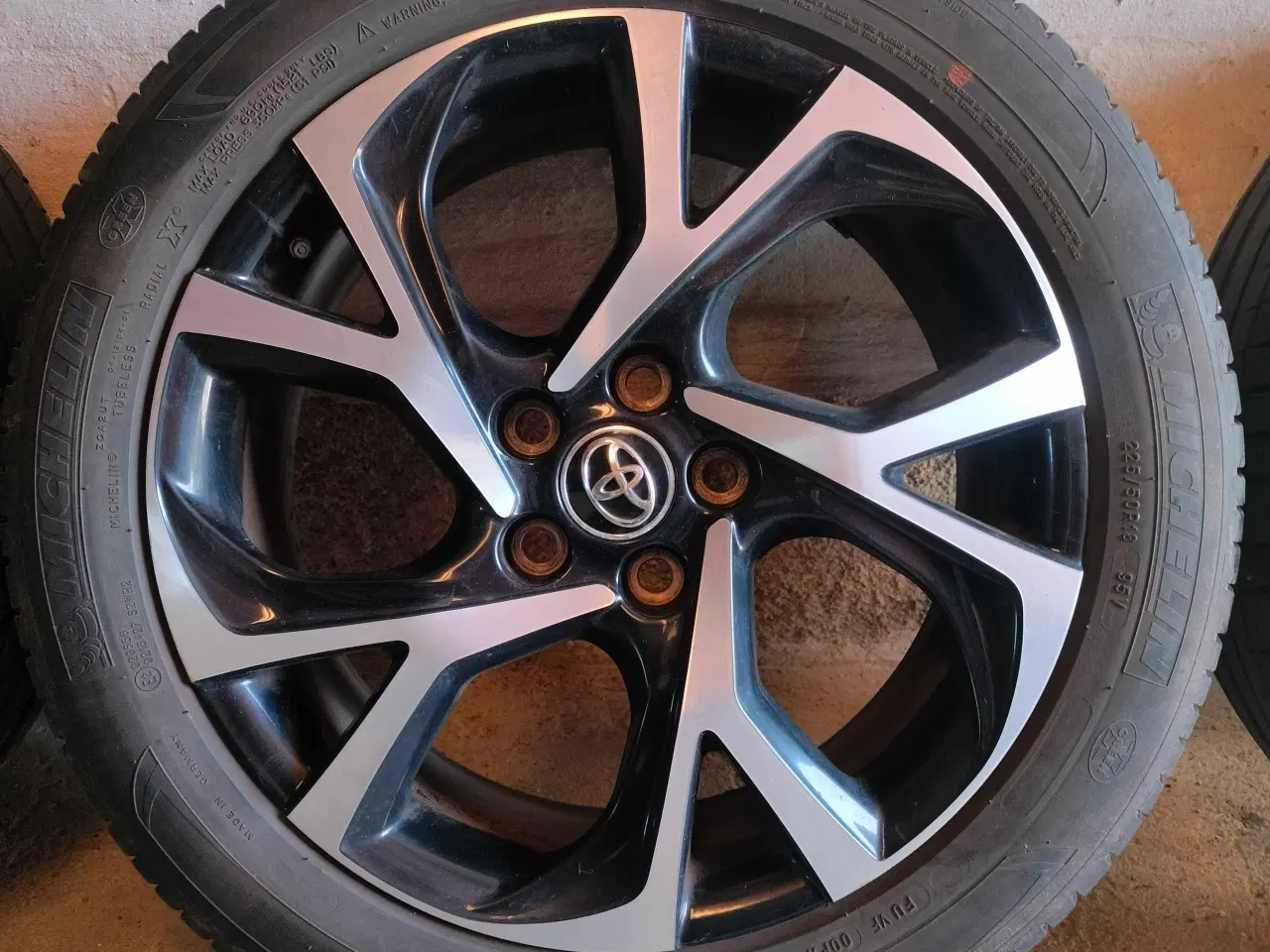 Billede 2 - 🚗 Toyota 18” Alufælge med Michelin sommerdæk!