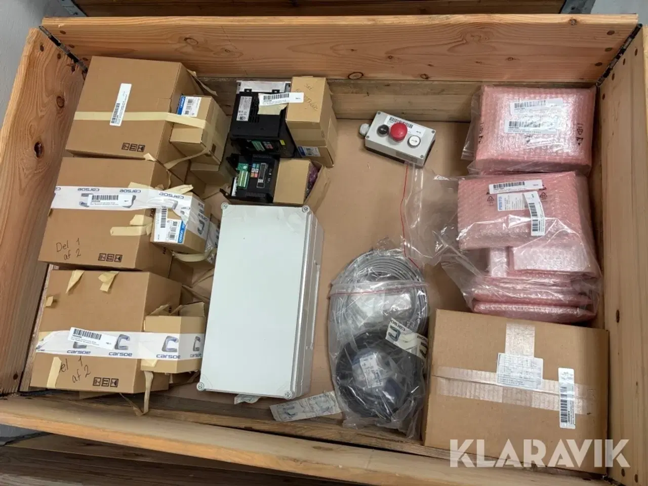Billede 1 - Lot - invertere, flowtransmitter, controllere og øvrigt - 1 palle