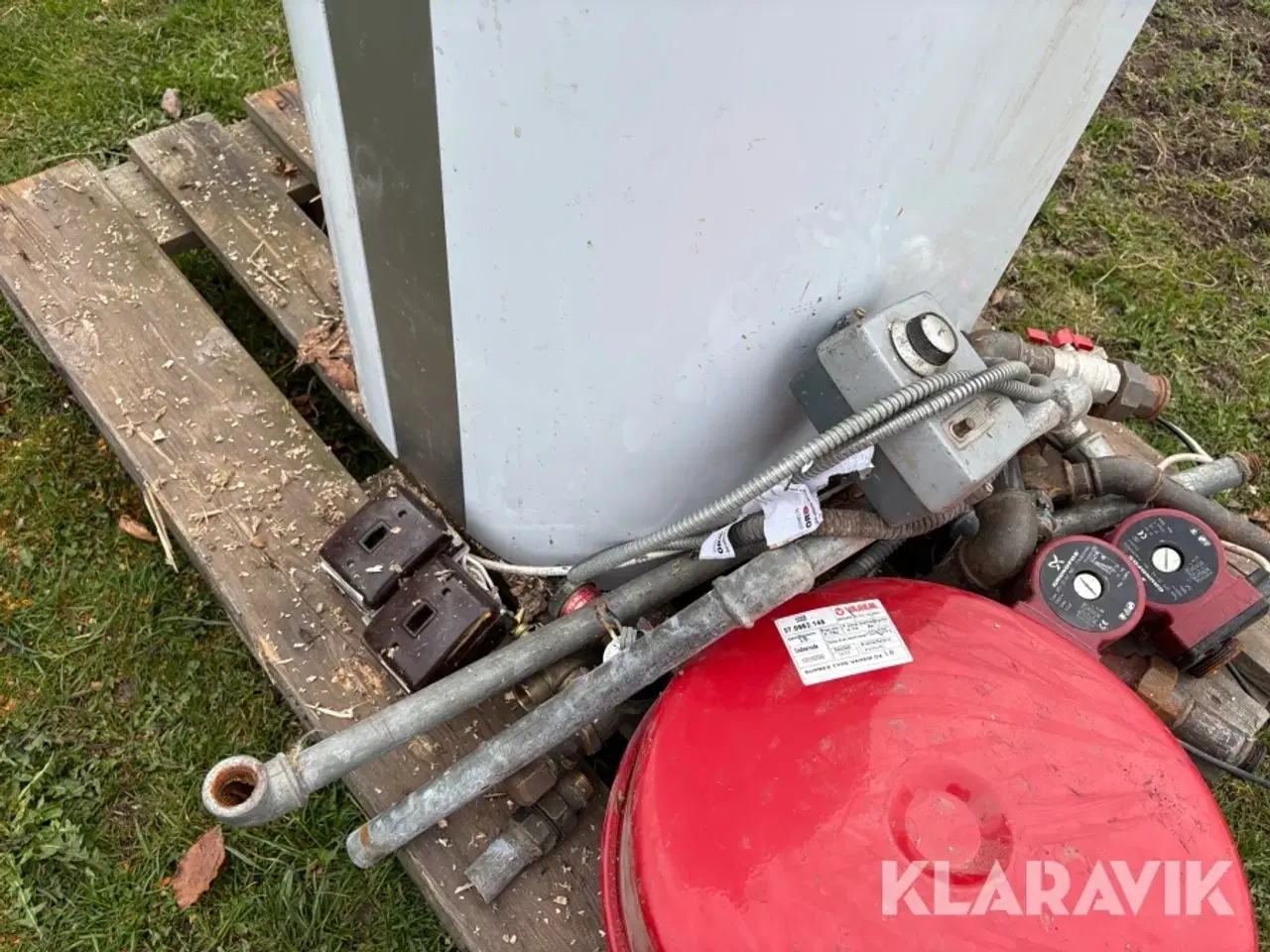 Billede 9 - Varmtvandsbeholder med cirkulationspumper og ekspansionsbeholder Methro Therm, Grundfos og Varem