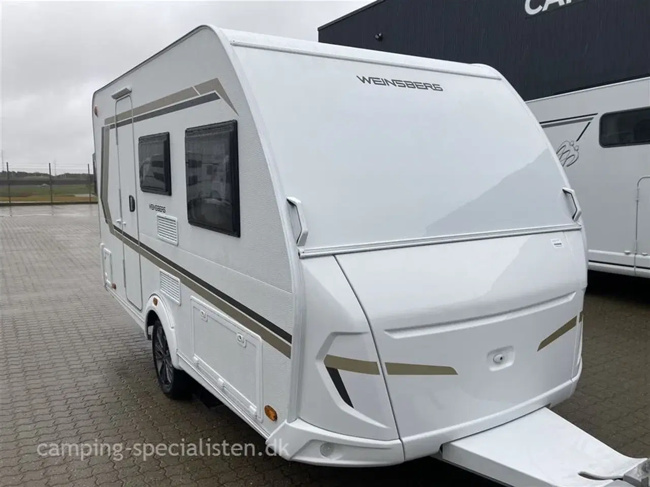 Billede 2 - 2024 - Weinsberg CaraOne 390 QD DK EDITION    WEINSBERG - CaraOne 390 QD campingvogn 2024 kan nu opleves hos Camping-specialisten.dk i Silkeborg