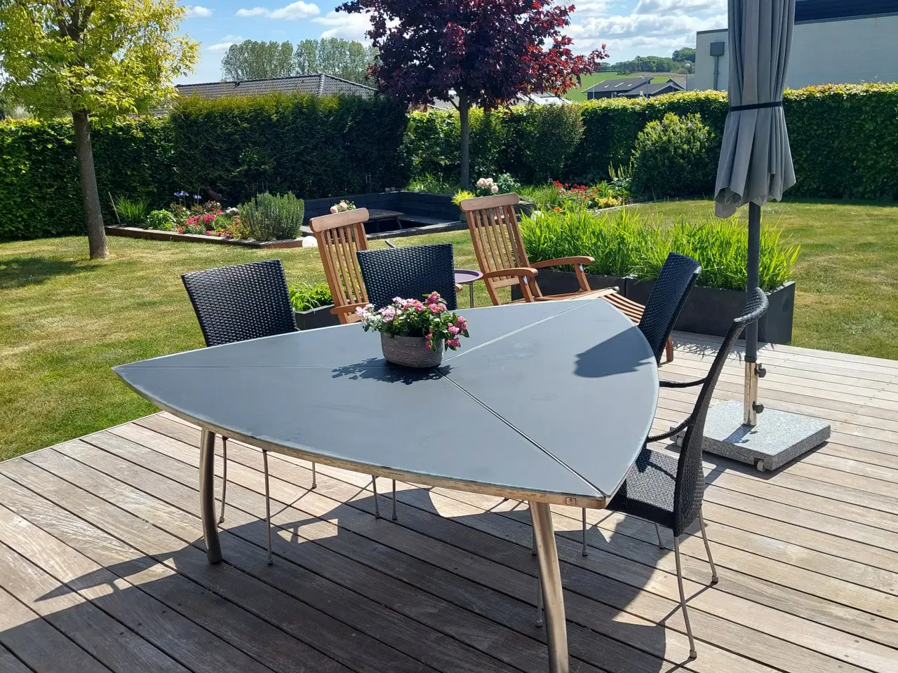 Billede 1 - Spændende havebord i unikt design 