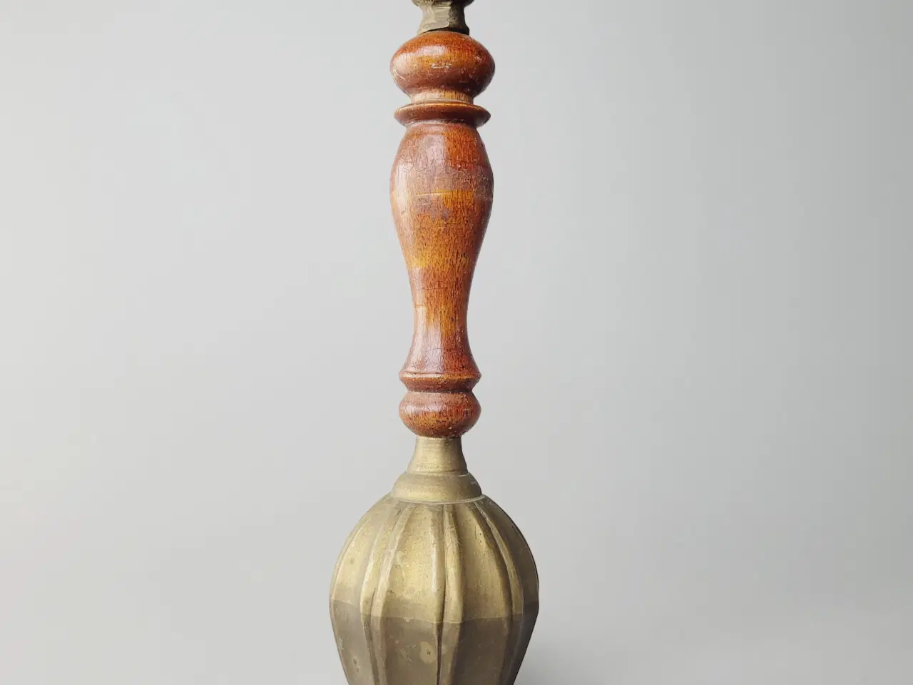 Billede 1 - ⭐️· Sjælden Vintage Håndklokke i Messing & Træ 