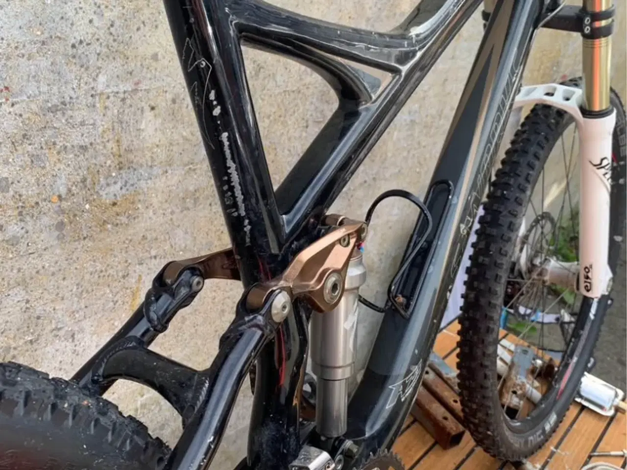 Billede 5 - Specialized enduro Carbon fra 08  mountainbike