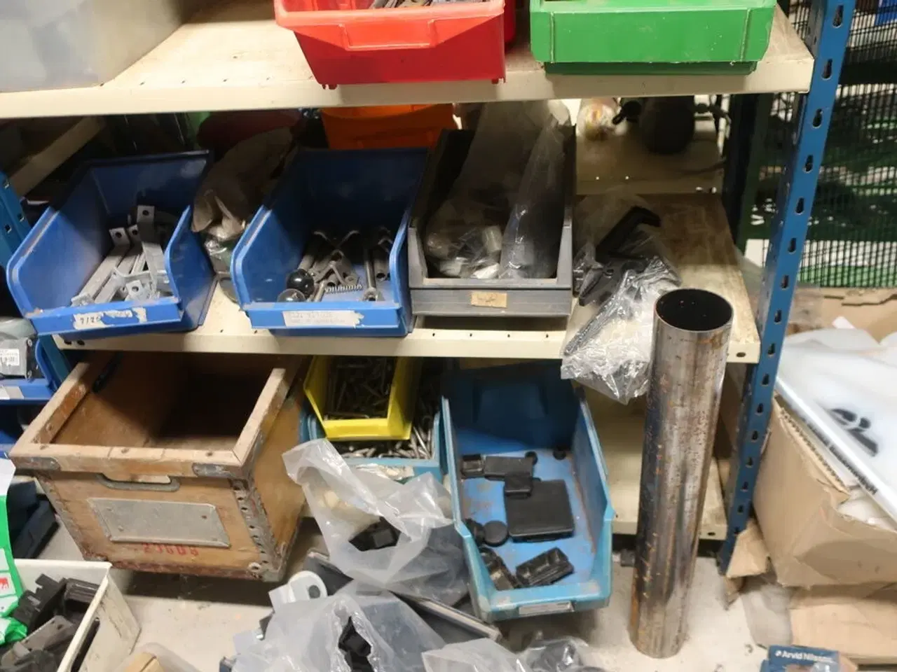 Billede 4 - 3 fag reoler inkl. indhold (se billeder)