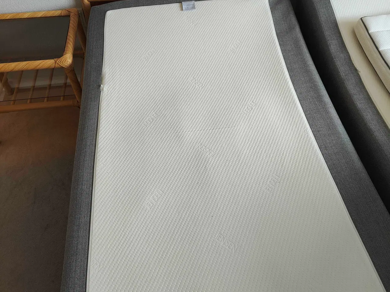 Billede 11 - To stk JENSEN elevations senge fra 2021