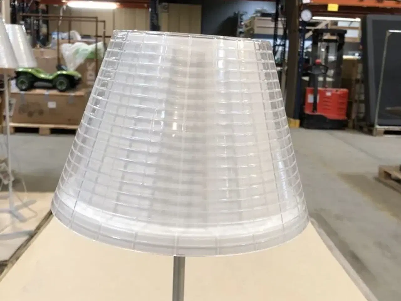 Billede 2 - 8 stk Marset Bordlamper Hvid/alustel (MOMSFRI)