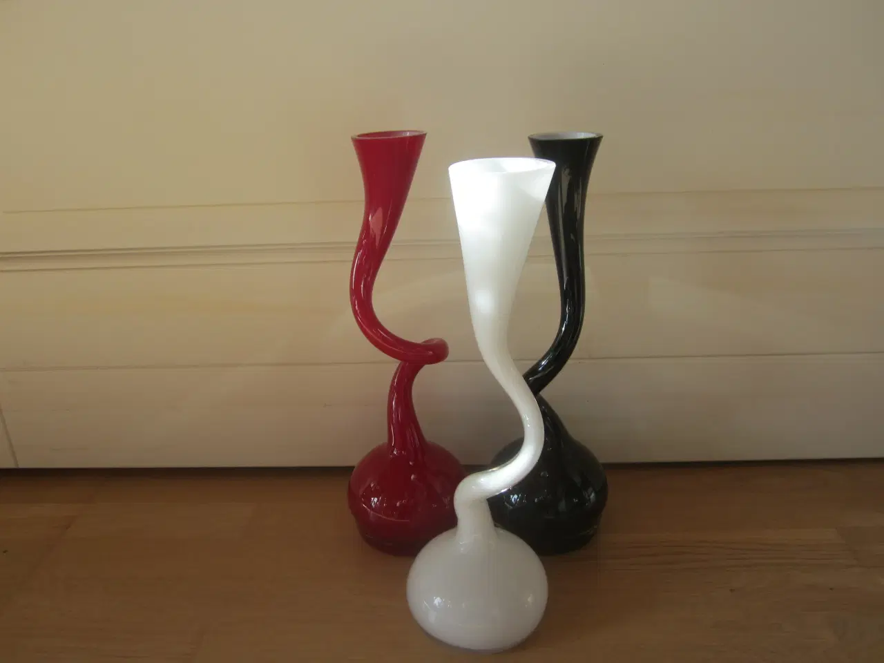 Billede 5 - 3 fine swingvaser Rød-hvid og sort pr stk