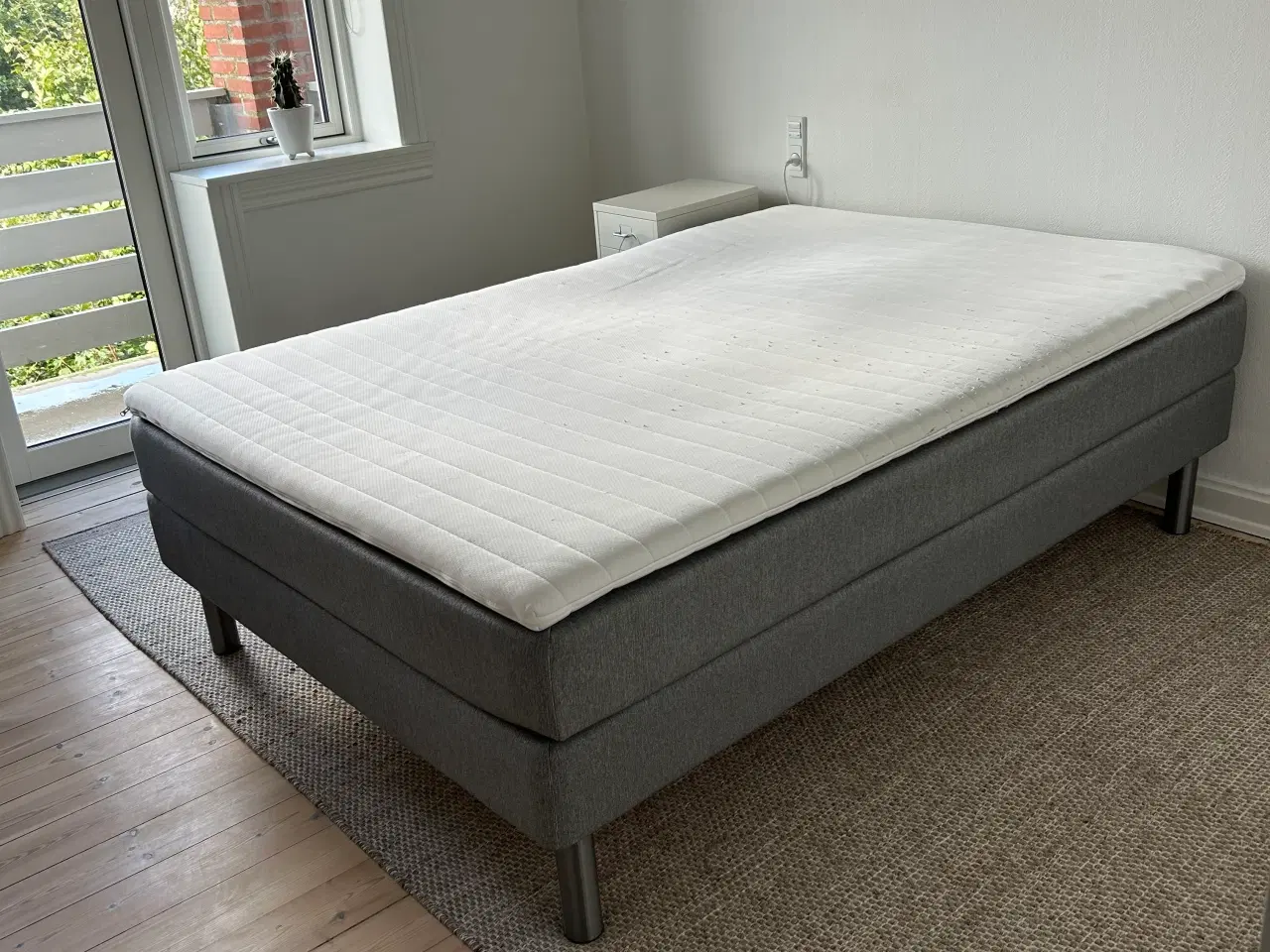 Billede 1 - Boxmadras Seng 140x200 cm