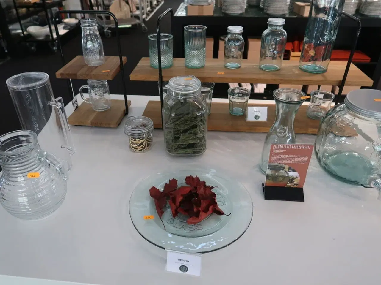 Billede 1 - Opsatse med dispenser, glas og flasker