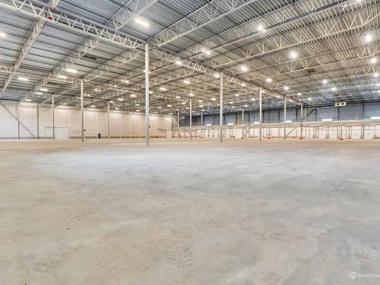 Billede 2 - Rummelige og moderne lagerhaller med højt til loftet og optimal placering