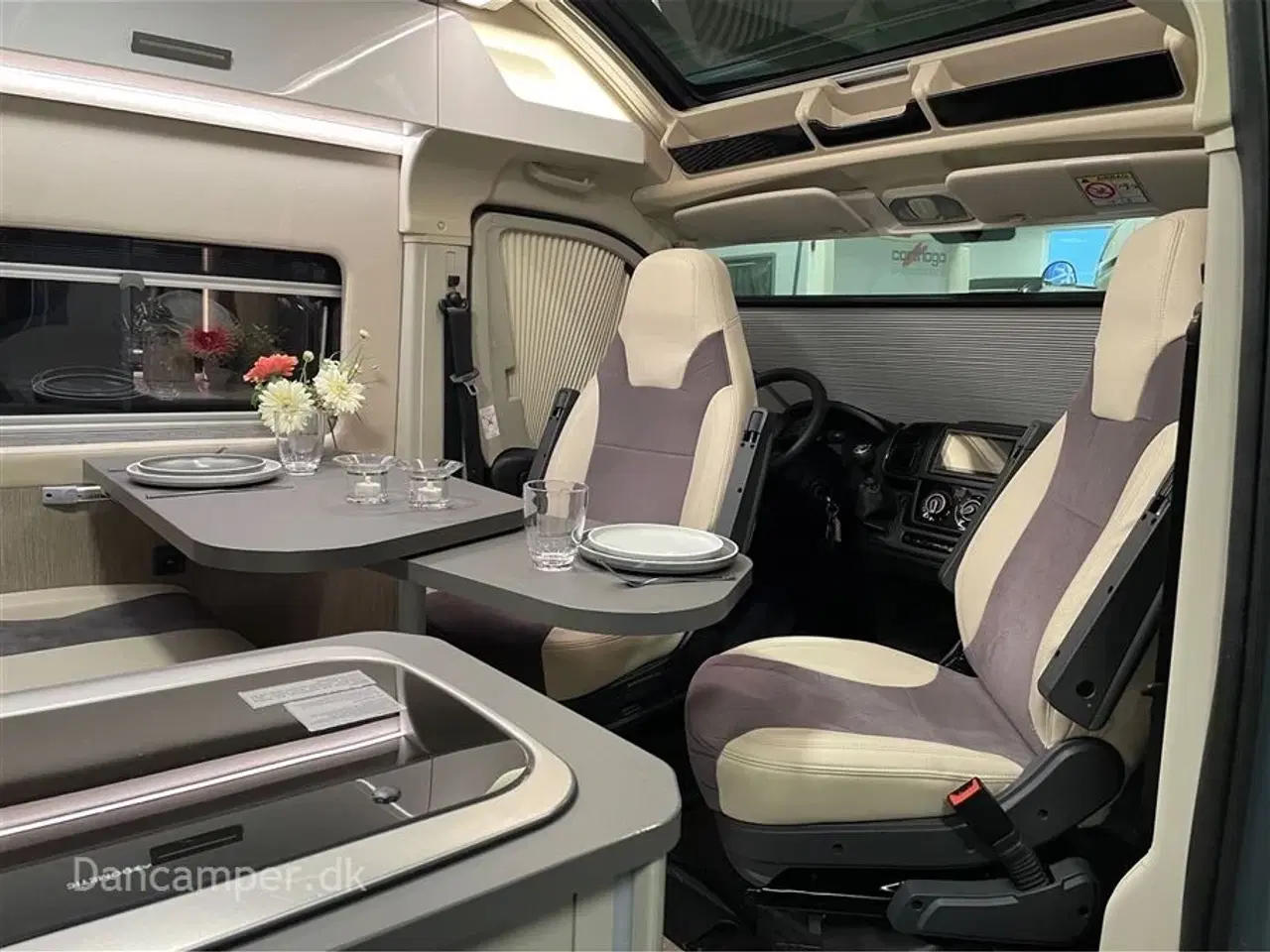 Billede 6 - 2023 - Chausson ROAD LINE V594 VIP MAX   UNDER KLARGØRING! Super spændende, kort van med to dobbeltsenge på tværs i køjesystem. 2,2, L motor , 140 HK, solcelle og markise m.m.