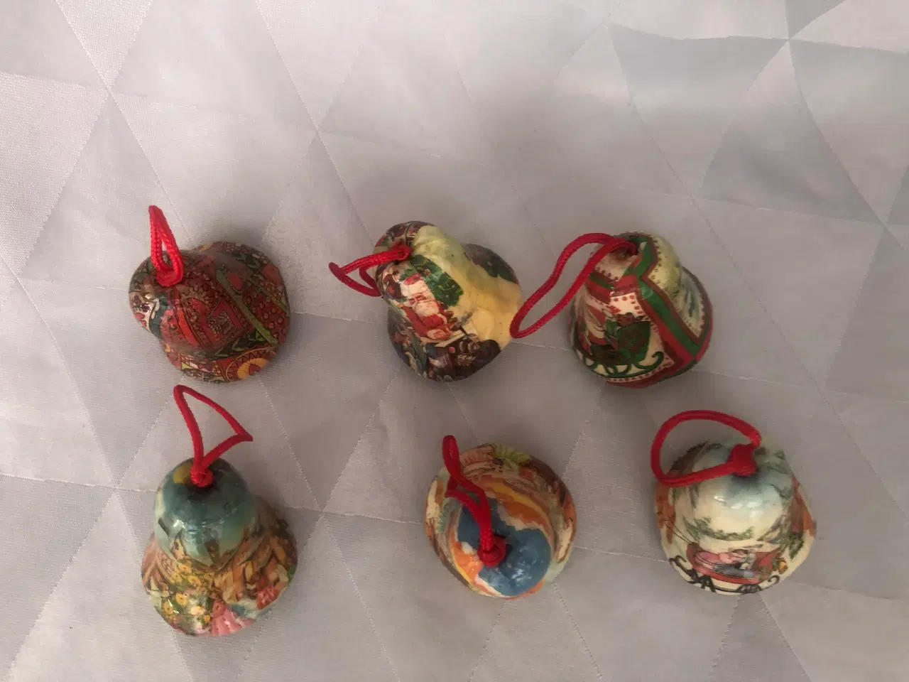 Billede 3 - 6 ældre juleklokker til ophæng