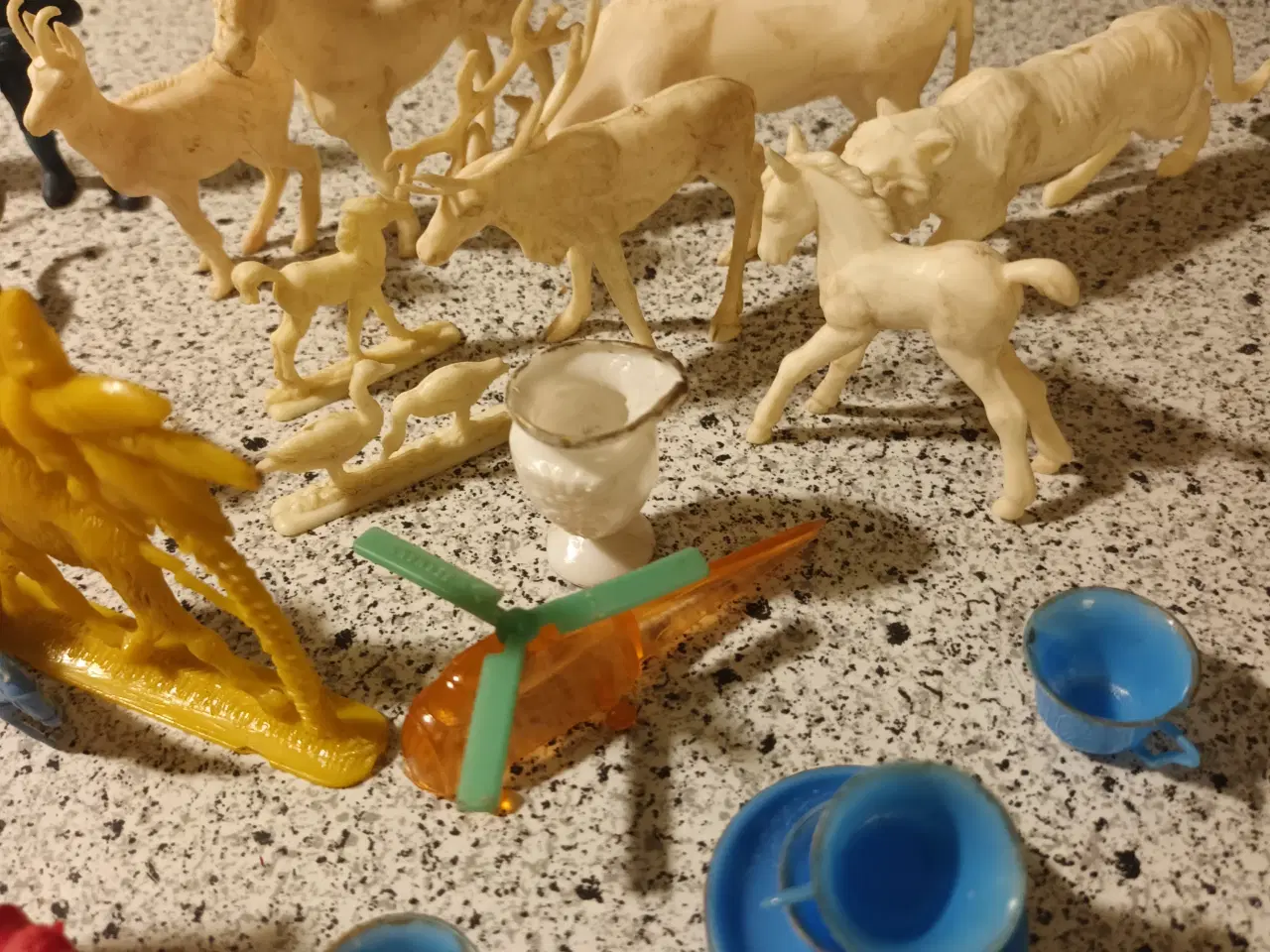 Billede 2 - Figurer af mennesker og dyr