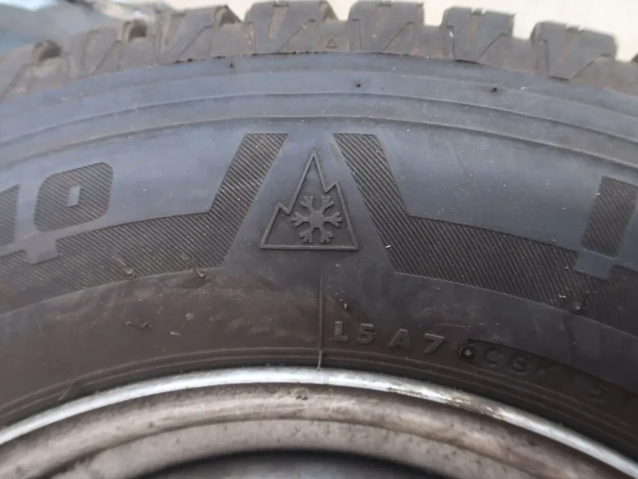 Billede 9 - Stålfælge med vinterdæk BRIDGESTONE 235/65R16 C til Mercedes Sprinter