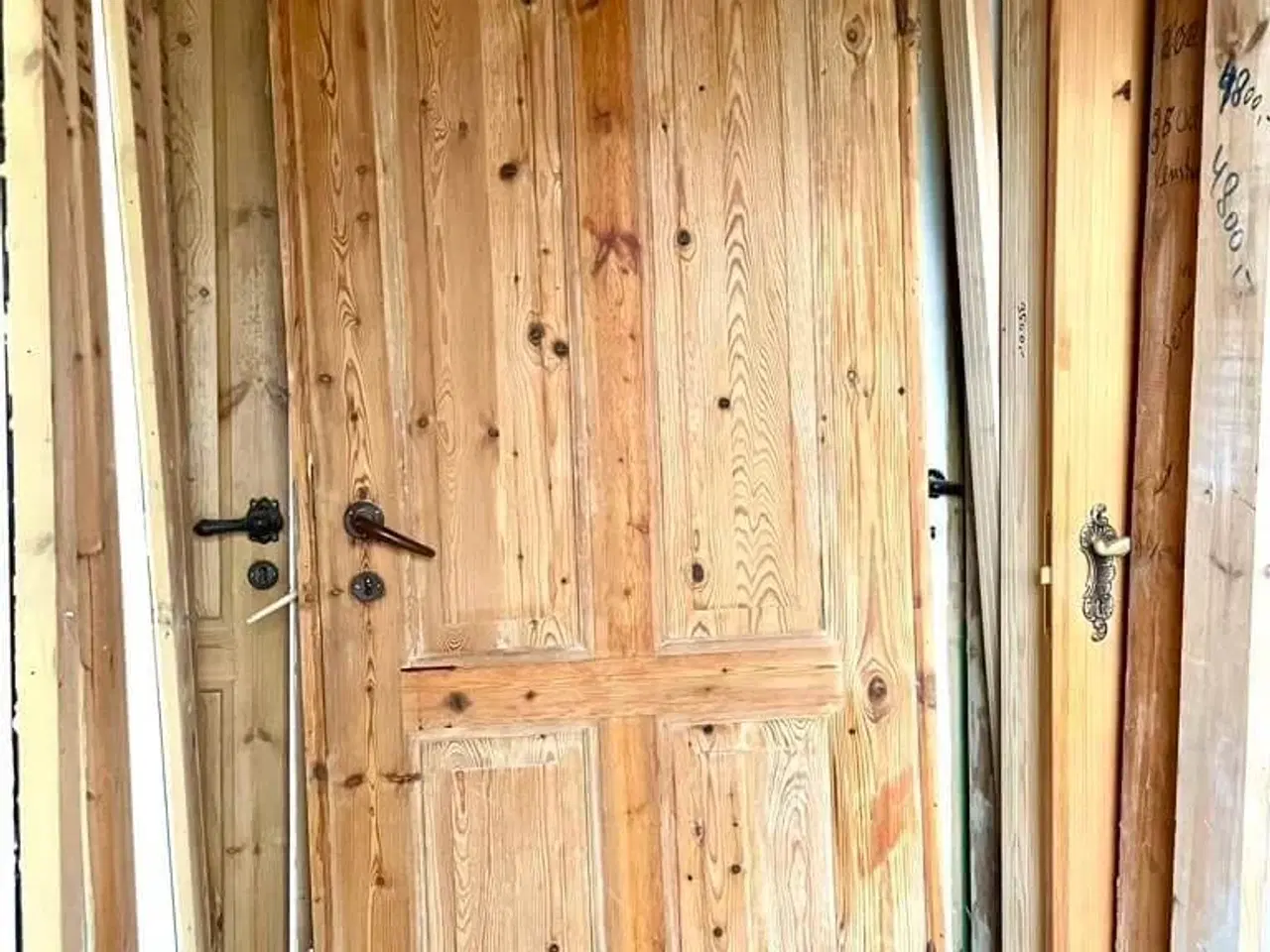 Billede 1 - Dannebrogsdør; afsyret og ludbehandlet, m. karm
