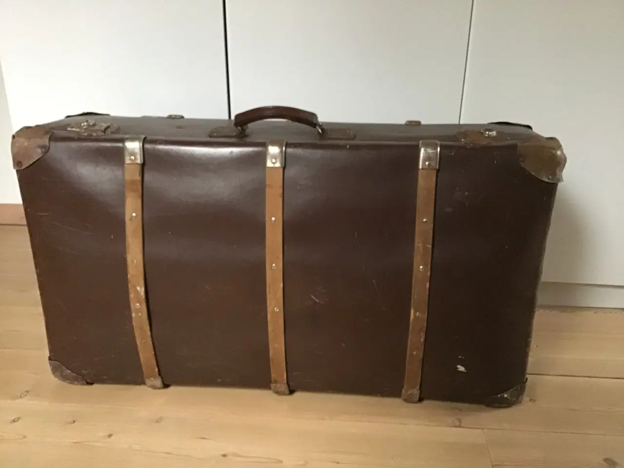Billede 1 - Dekorativ gammel kuffert