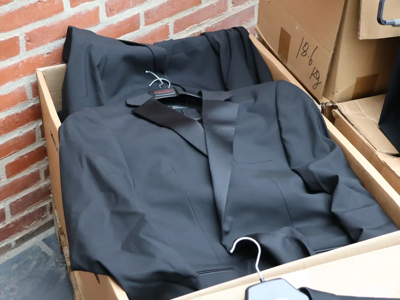 Billede 4 -  Habitjakker og bukser