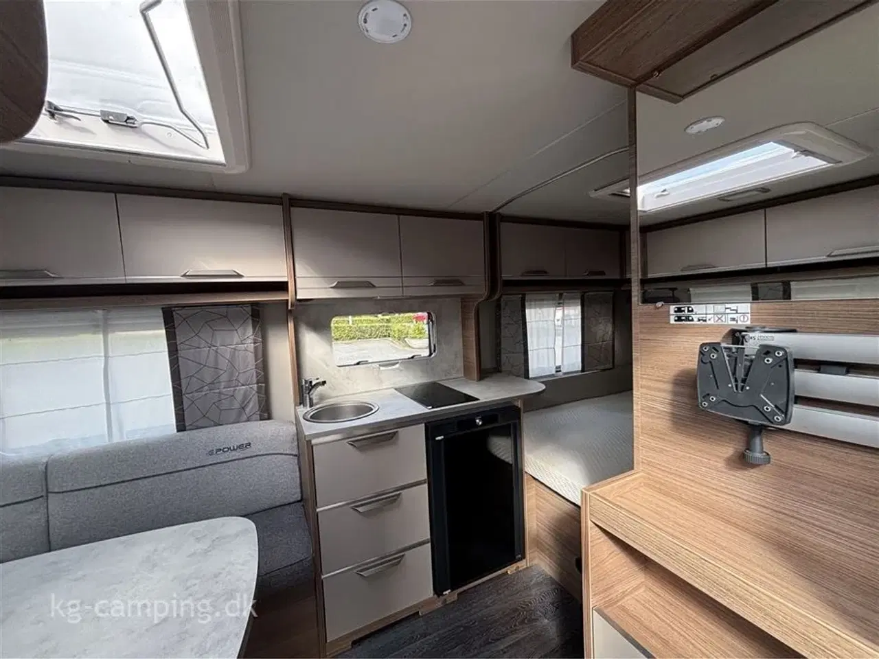 Billede 5 - 2022 - Knaus Sport 450 FU SPORT E POWER SELECTION   Moderne el-drevet campingvogn med Mover og fortelt