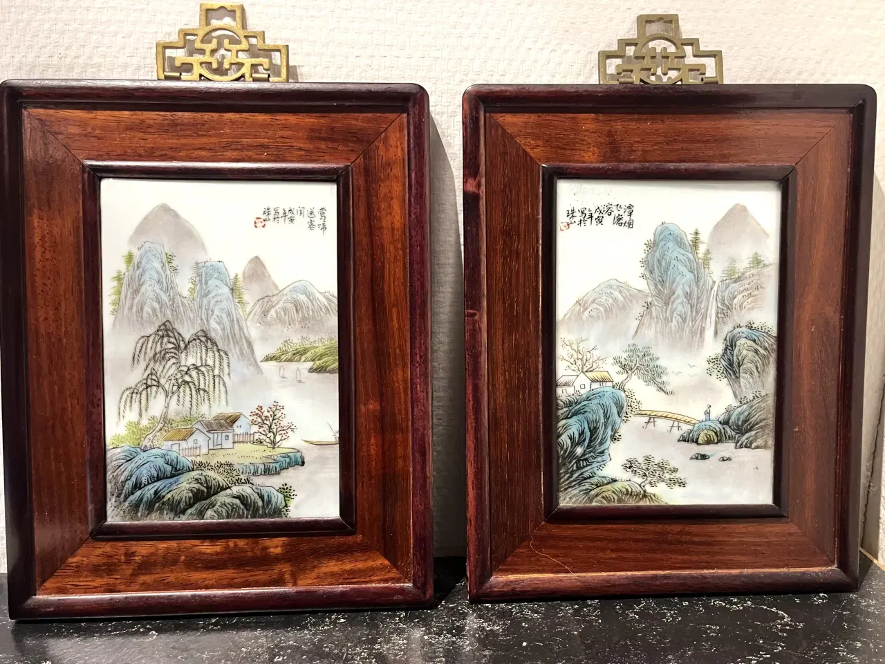 Billede 3 - Kina,-Mahogny billede m. porcelæn  