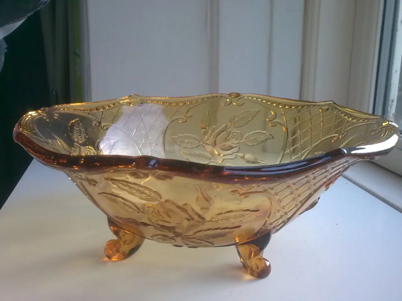 Billede 14 - Gammel dansk glasskål på tre sneglefødder