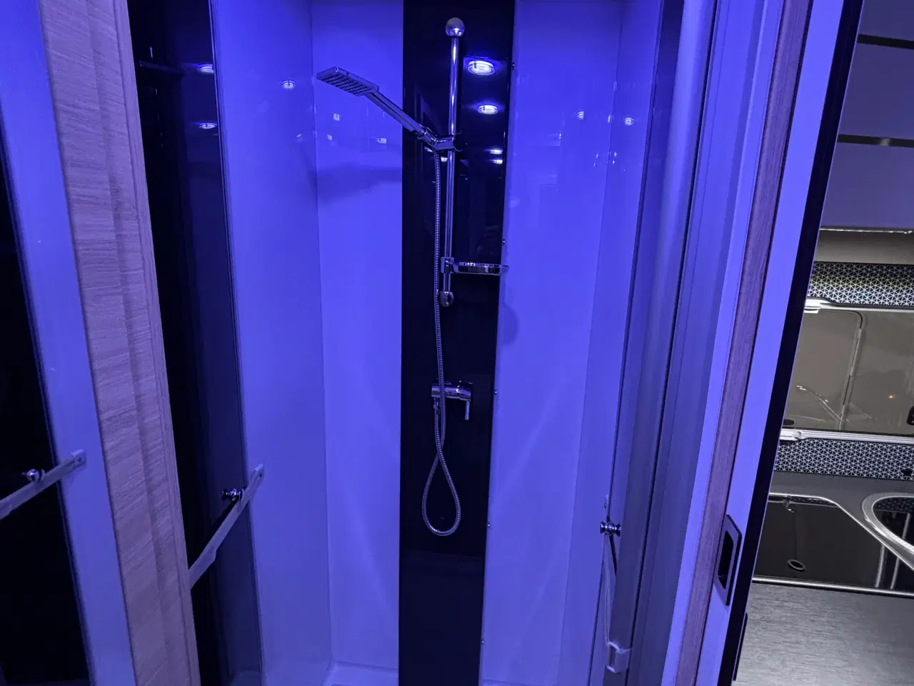 Billede 11 - Autocamper til salg - Chausson 630 Titanium VIP