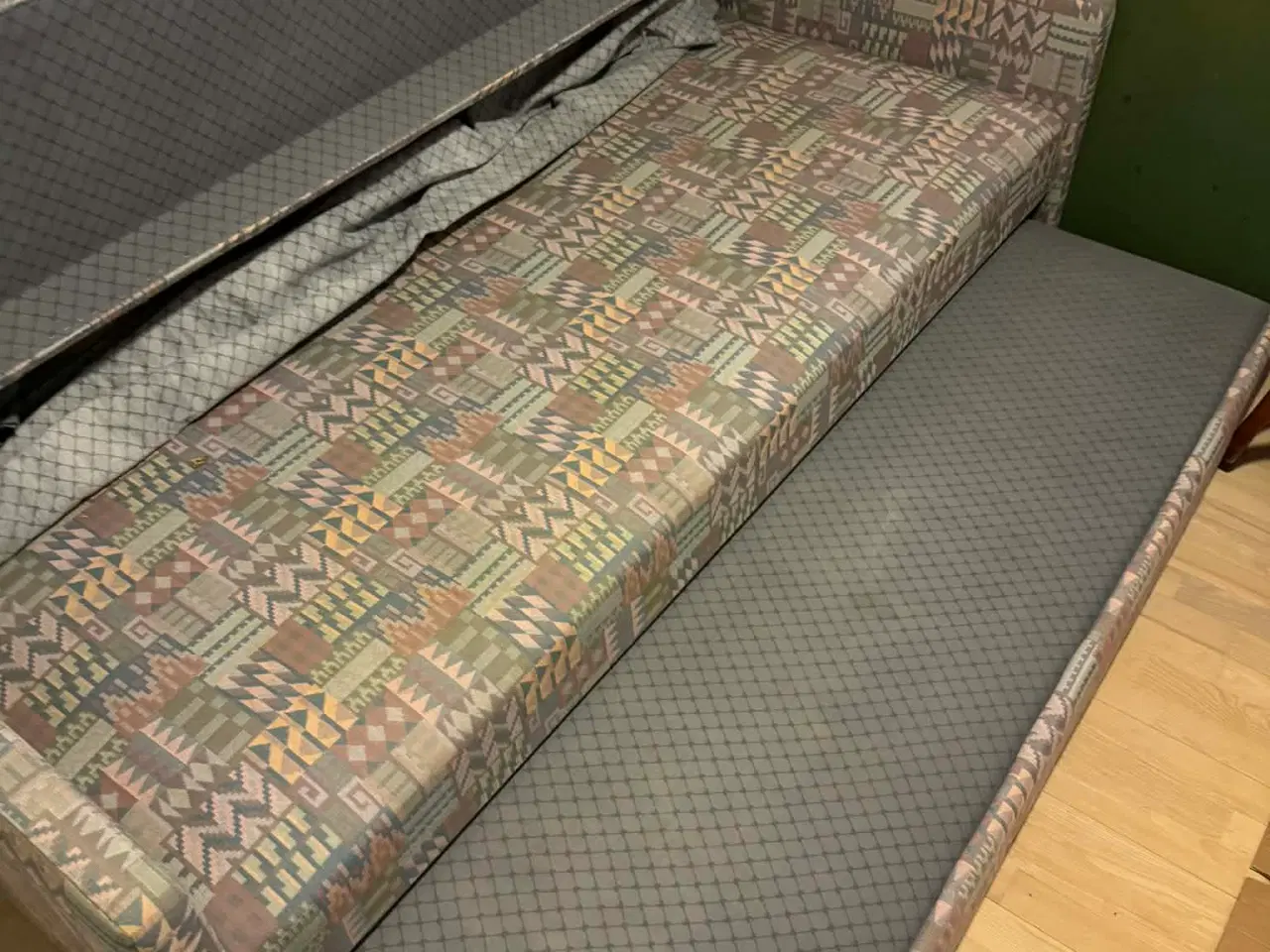 Billede 2 - Sovesofa ,med udtræk.