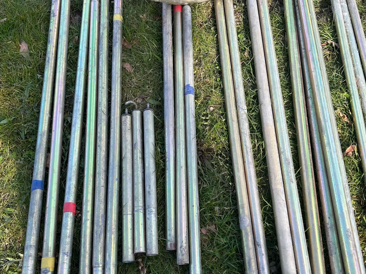 Billede 3 - Div stænger til opbevaringsskur