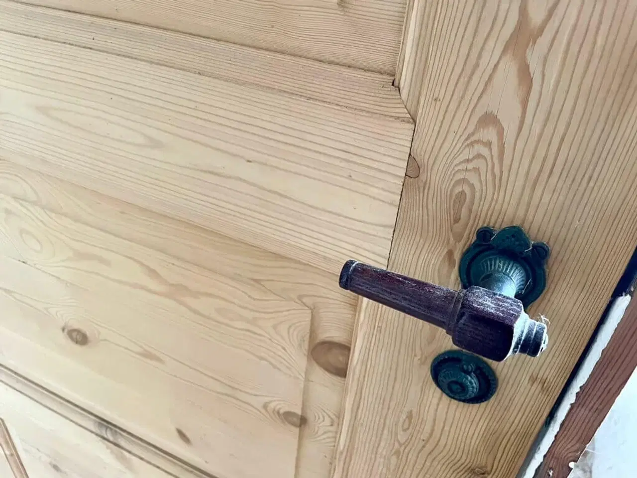 Billede 3 - Smukt afsyret fyldningsdør m. karm