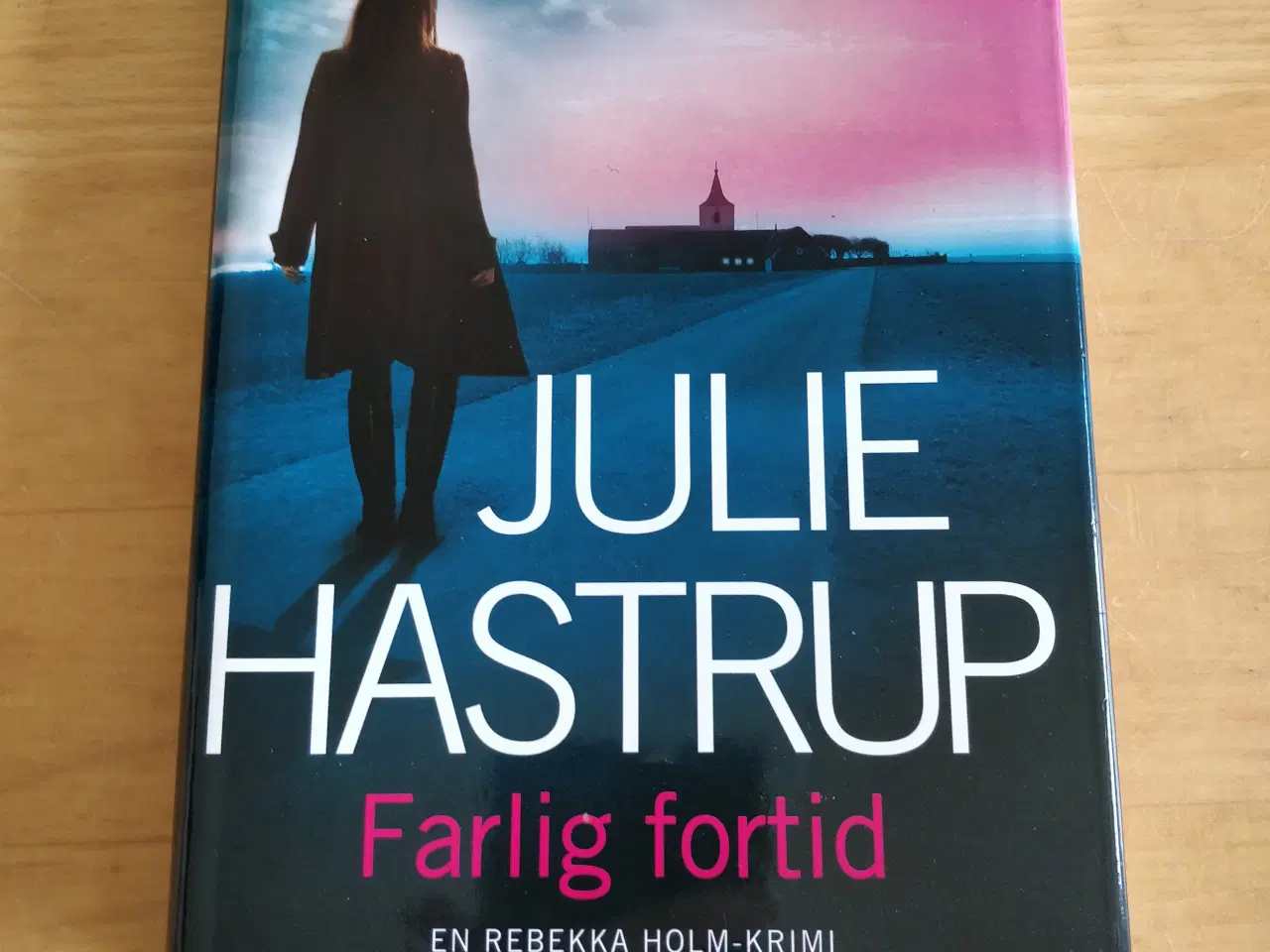 Billede 1 - Farlig fortid, Julie Hastrup