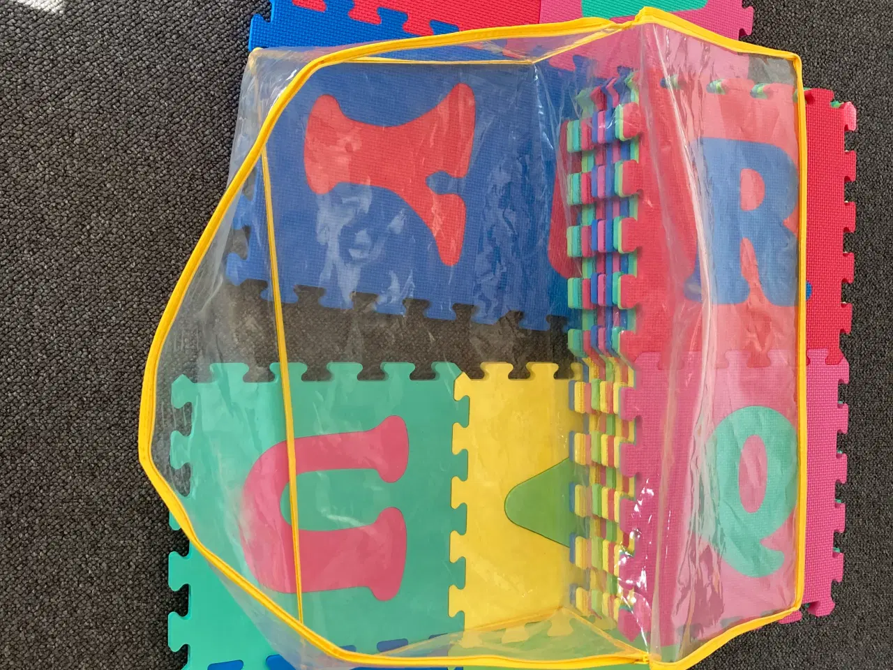 Billede 4 - Gulvlegebrikker med bogstaver + opbevaringspose