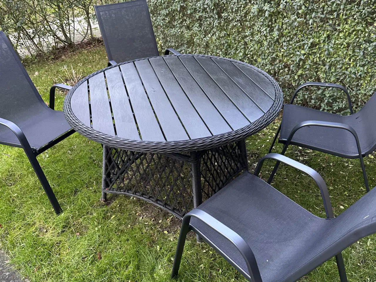 Billede 1 - Bord og stole