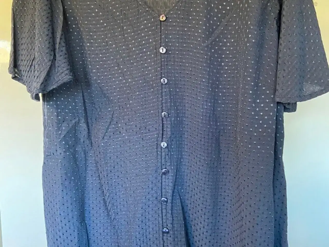 Billede 1 - Ny blå bluse med knapper