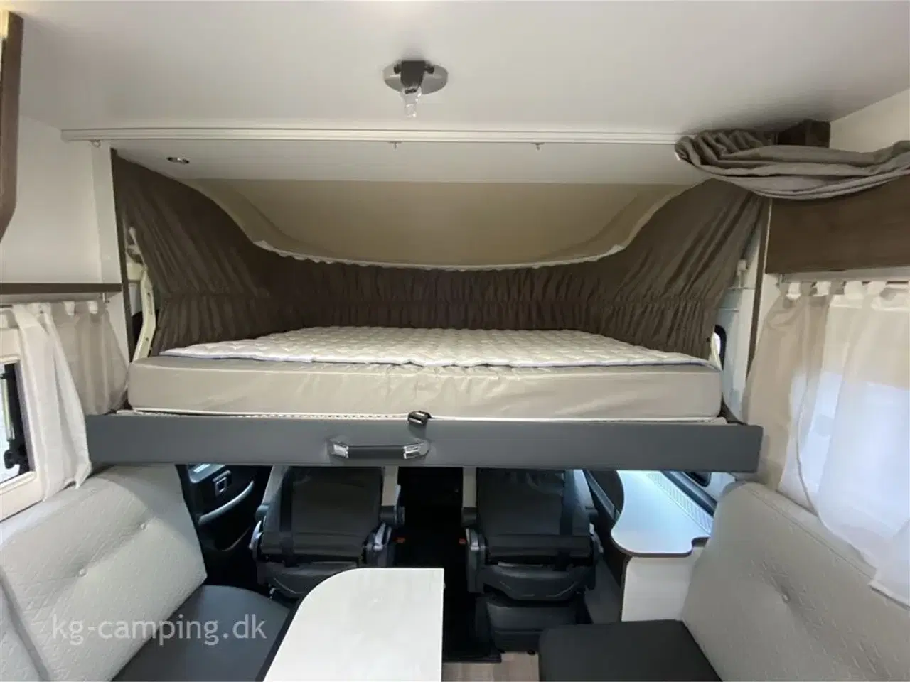 Billede 13 - 2023 - Benimar Amphitryon 998 3500 kg   Særdeles velholdt Benimar AMPHITRYON 998 ALDE - Vognen kan vejes op til 4.400 kg.