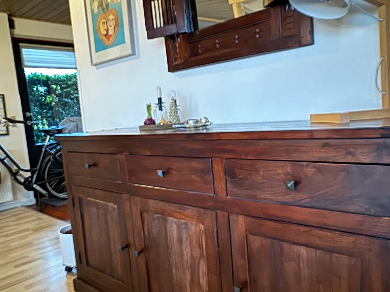 Billede 2 - Smuk asiatisk skænk med lågespejl i samme stil