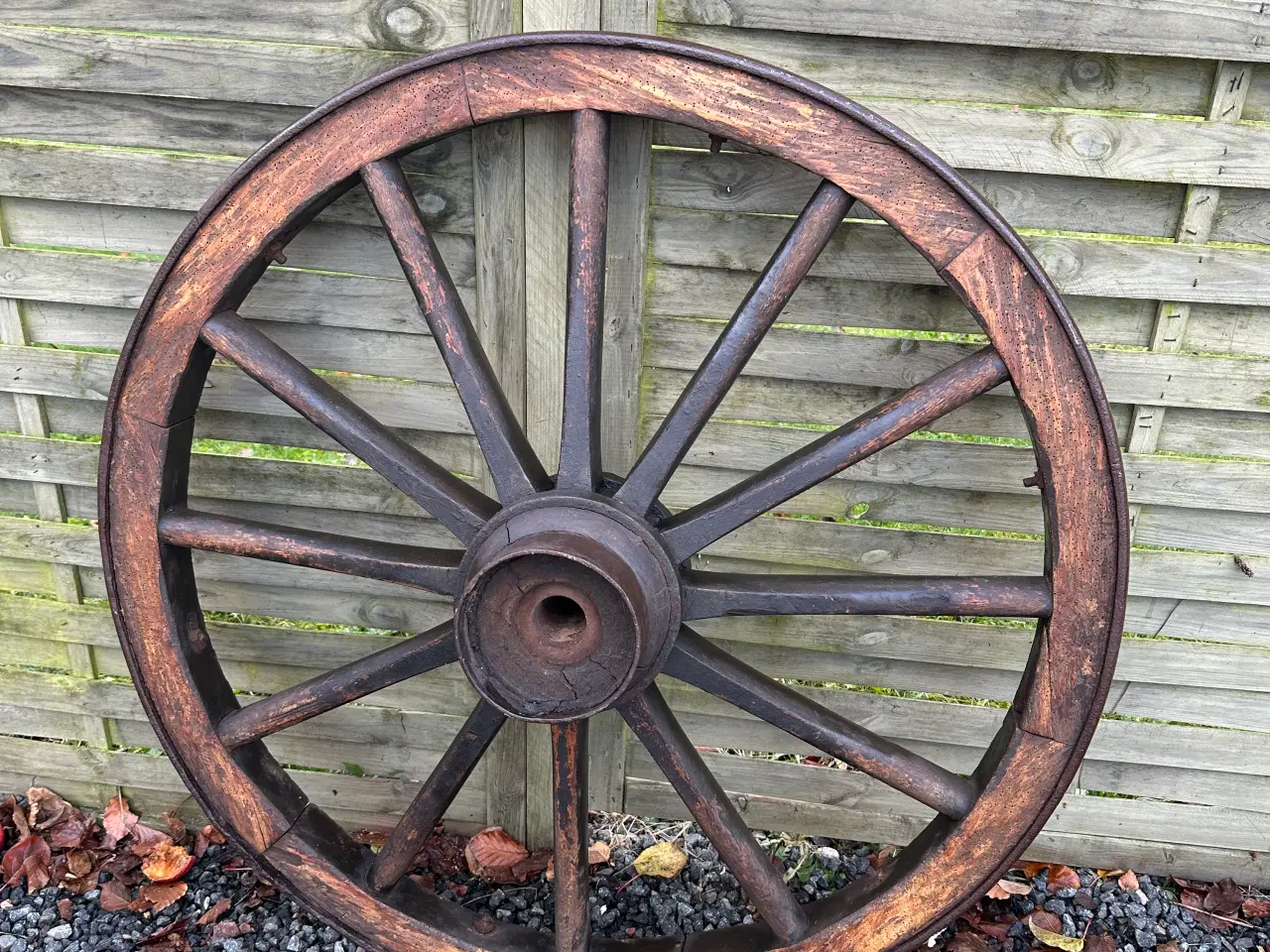 Billede 2 - Flot gammel hestevognshjul med jernring