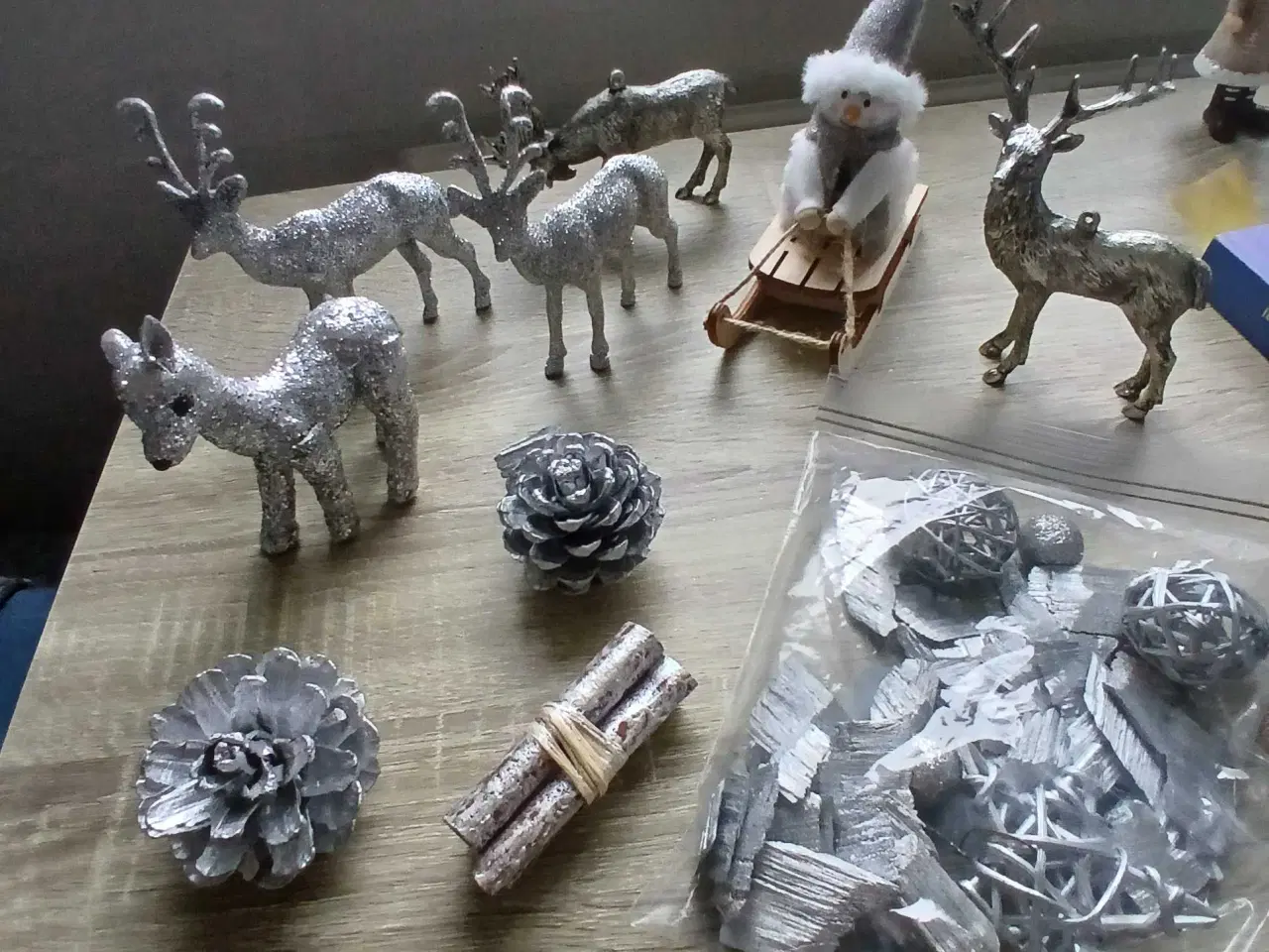 Billede 2 - Forskelligt julepynt sælges samlet.