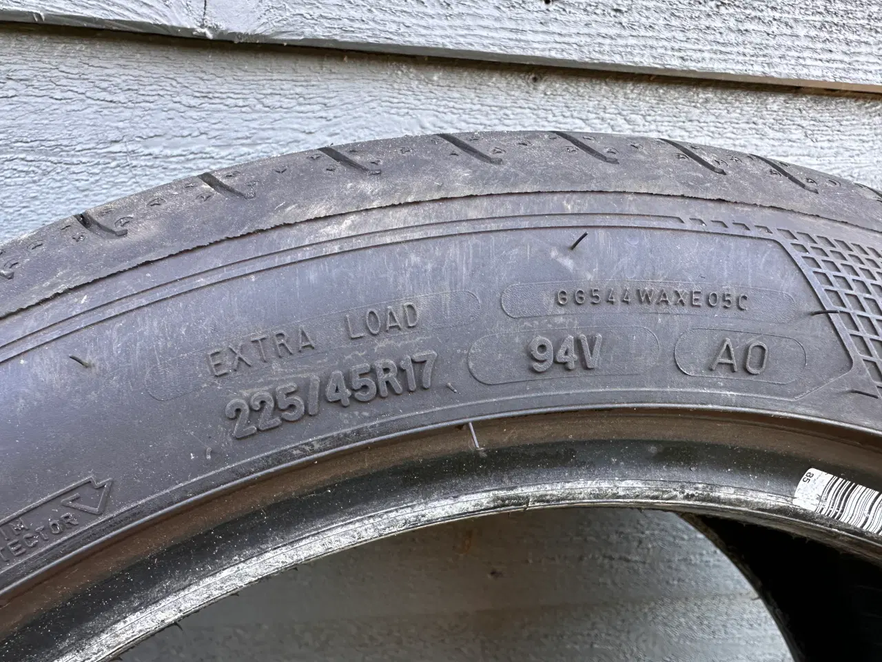 Billede 2 - 2 x Goodyear sommerdæk 225/45-17