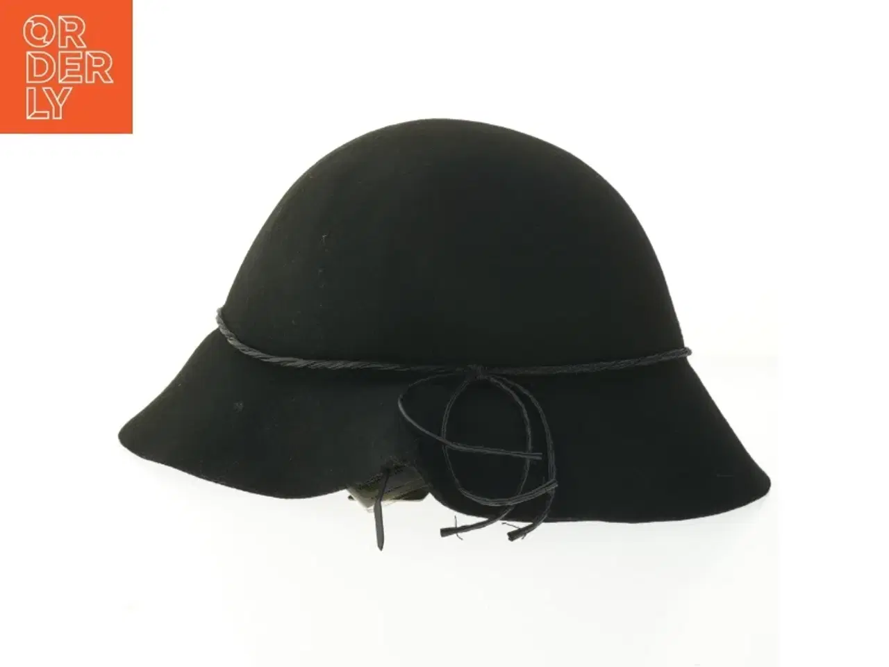 Billede 1 - Sort filthat med bånd fra Wannabes (str. Ø 18 cm)