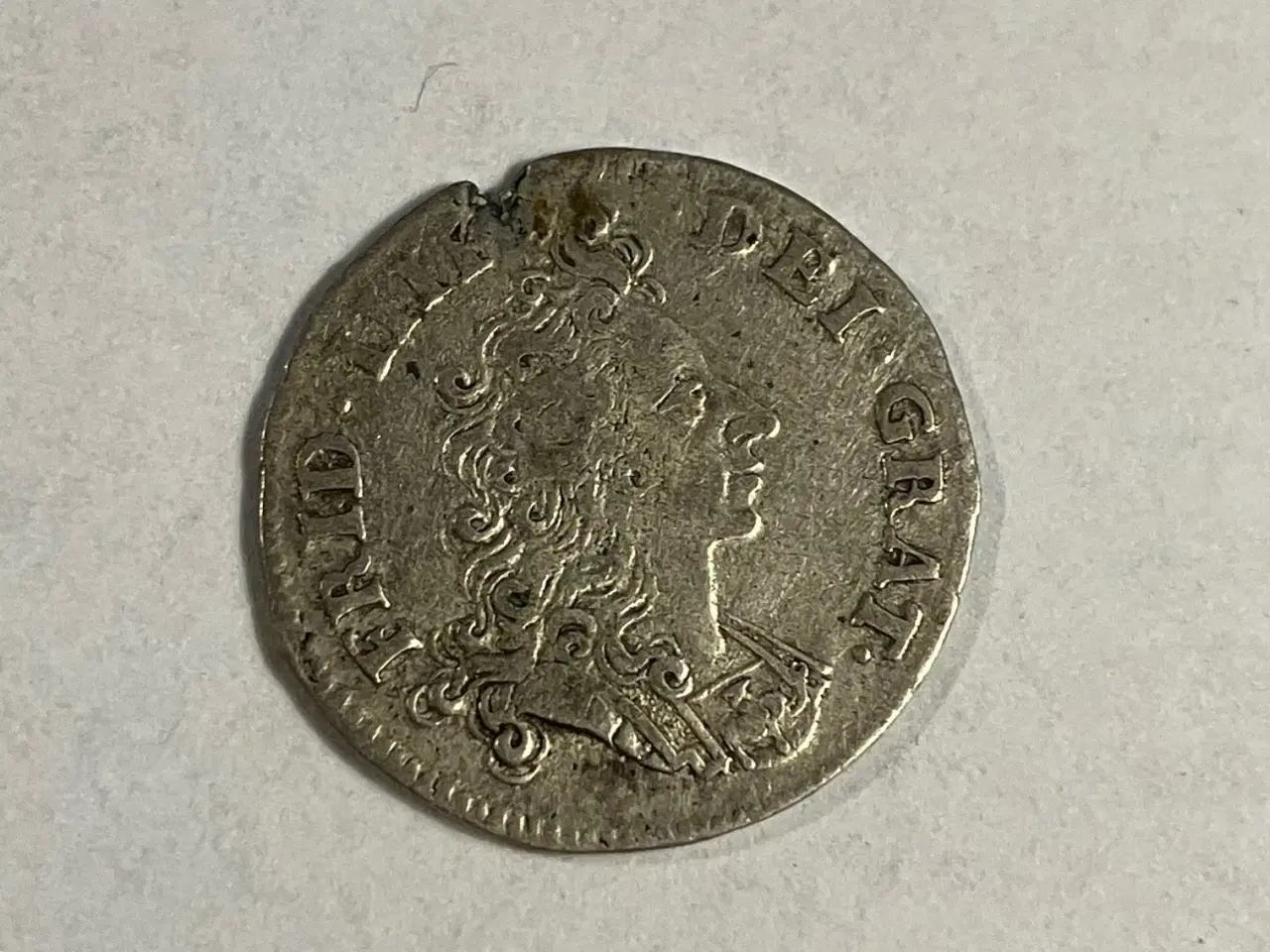 Billede 2 - 8 Skilling 1703 - Dårlig stand