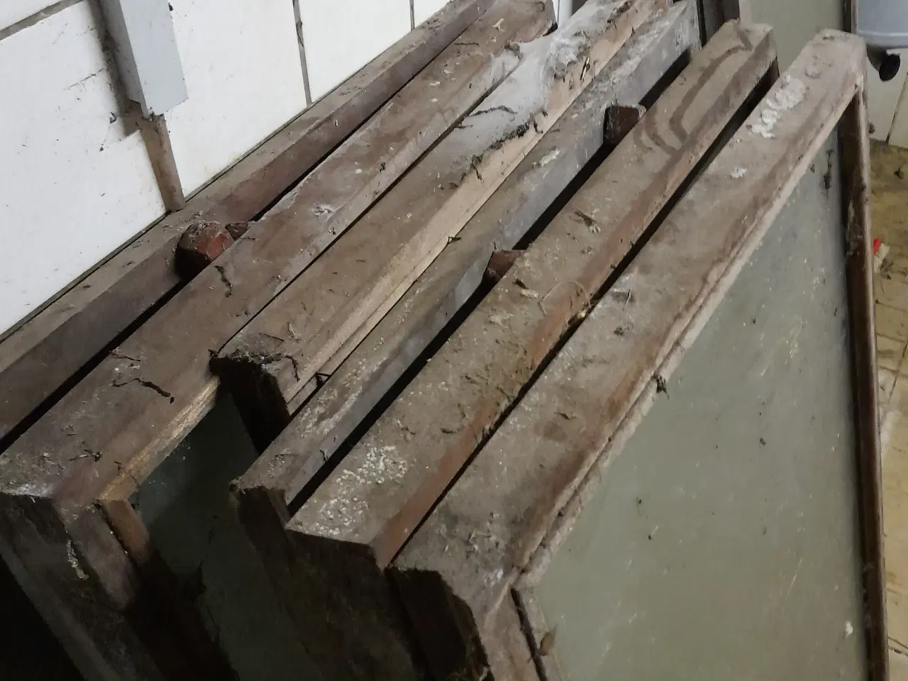 Billede 1 - Staldvinduer i hårdt træ 