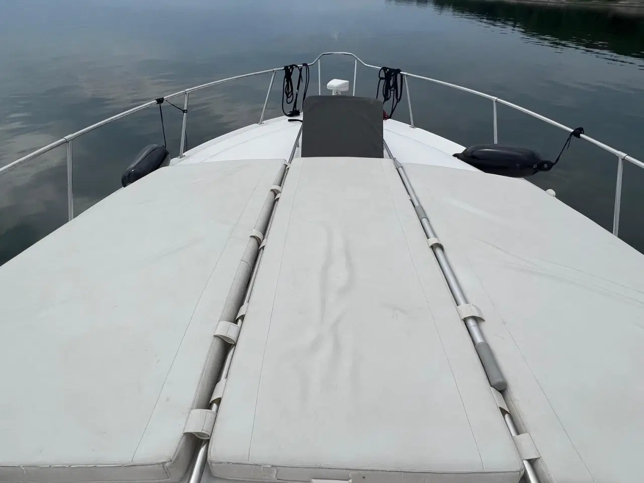 Billede 2 - Dejlig stor motorbåd til billige penge Sea Ray 