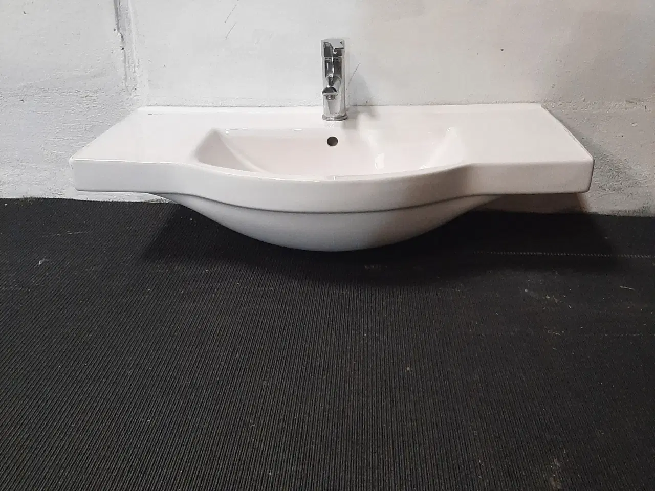 Billede 2 - Bath deluxe porcelæn håndvask med adora armatur 900x480x240mm, hvid
